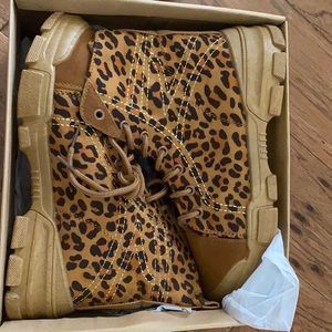 Brand new boots w box